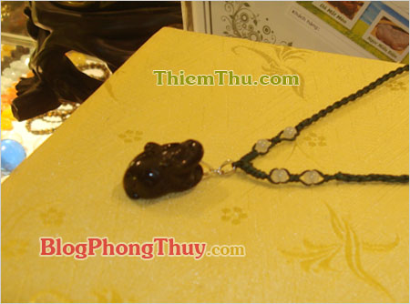 Quà tặng khi thỉnh Thiềm Thừ Ngọc Hoàng Long Tam Thể từ Tân Cương Hồng Kông tại TyHuu.com - Shop Ty Huu