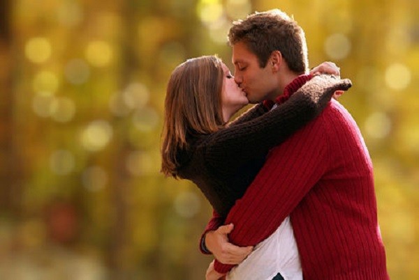 Couples-Kissing-kissing-35106599-500-335-4e6b9-98f5a