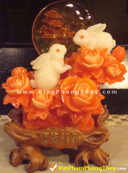 Hoa mẫu đơn và cặp thỏ ngọc - blogphongthuy.com