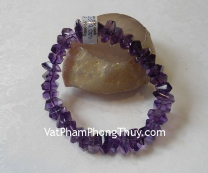 chuoi-thach-anh-tim-vat-canh-02