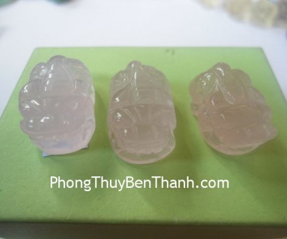 mat-nhan-ty-huu-thach-anh-hong-s752-01