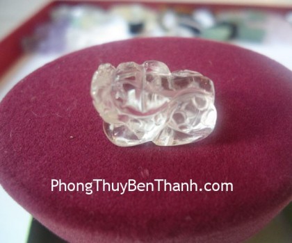 mat-nhan-ty-huu-thach-anh-trang-s755-02