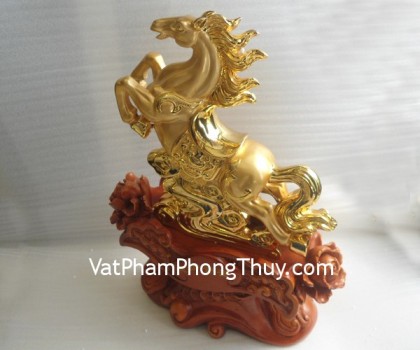 ngua-vang-tren-de-go-mau-don-e247-1