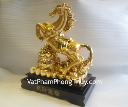 ngua-vang-tren-tu-bao-a018-1