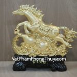 g114a-ngua-vang-phi-tren-ho-lo