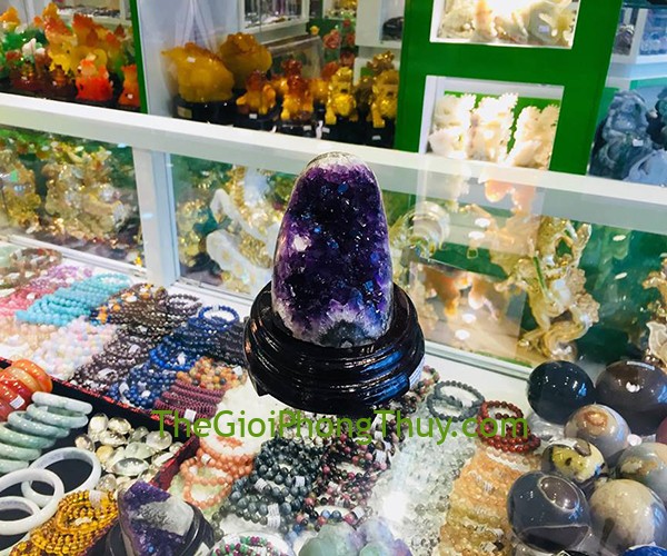 Bông thạch anh tím Uruguay mang lại tài lộc, bình an