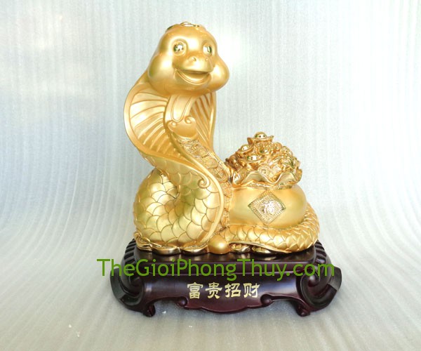 Rắn vàng chiêu tài giúp công việc thuận lợi, may mắn 