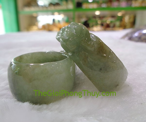 Nhẫn Tỳ Hưu Phỉ Thúy  trợ sự nghiệp, tịch tà 