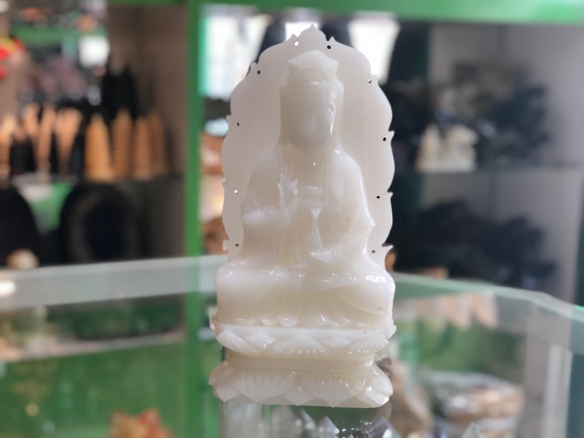 Quan âm bạch ngoc lớn cầu bình an, chế hòa hung khí 