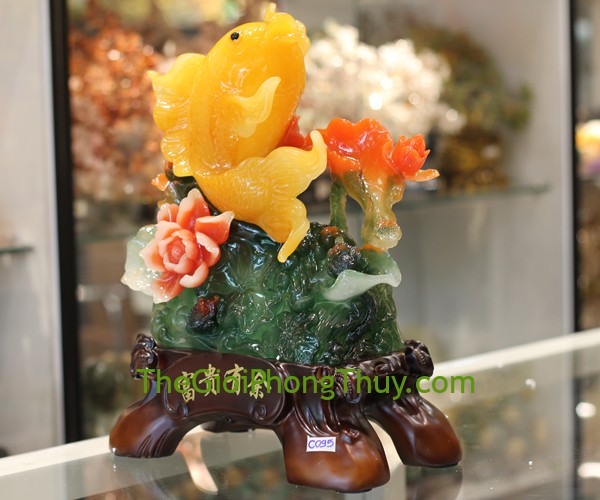 Cá chép vàng trên sen – Phú quý hữu ngư mang lại sự phú quý như ý 