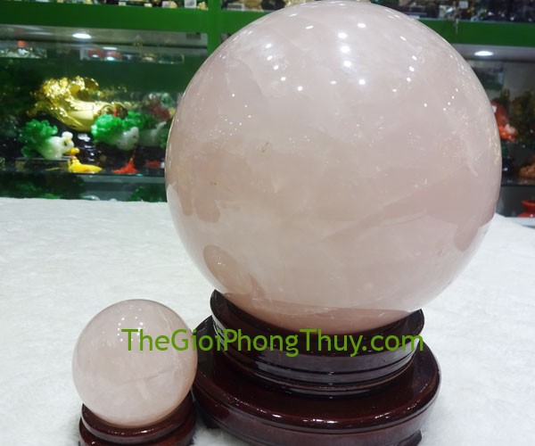 Qủa cầu thạch anh hồng tăng nhân duyên, tình cảm 