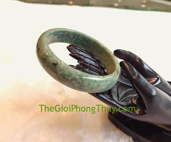 Vòng ngọc Myanmar giúp điều hòa khí huyết, bổ trợ sức khỏe 