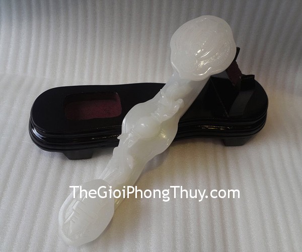 Gậy như ý bạch ngọc củng cố uy quyền, địa vị