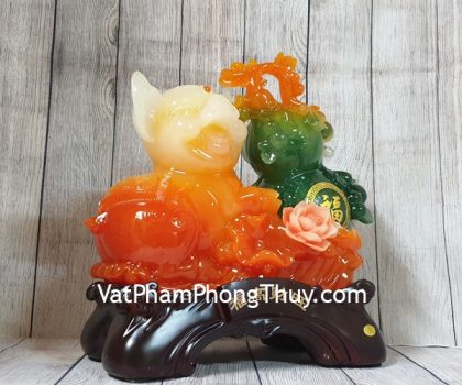 ln002-heo-cam-ben-ho-lo