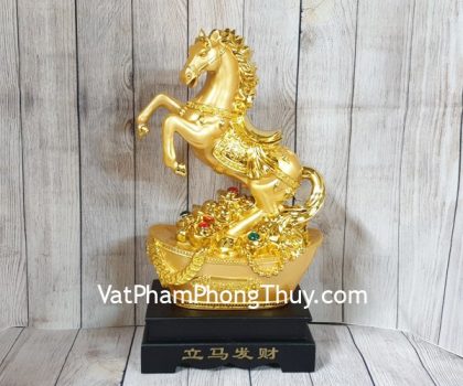 ln123-ngua-vang-tren-kim-nguyen-bao-2